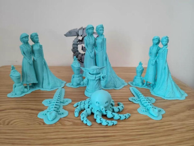 assorted 3d printed miniature figures